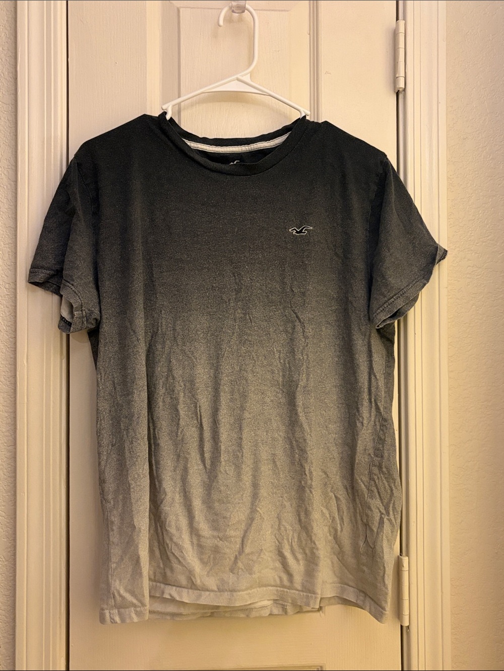 Hollister Men's Ombre Crew Tee in Black and Gray